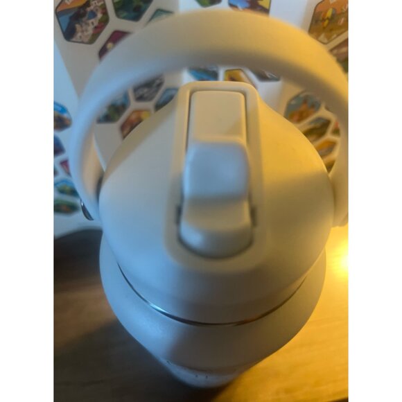 LET'S WANDER World Water Bottle with 2 Sets of 50 Waterproof Stickers - 32oz - Picture 5 of 8